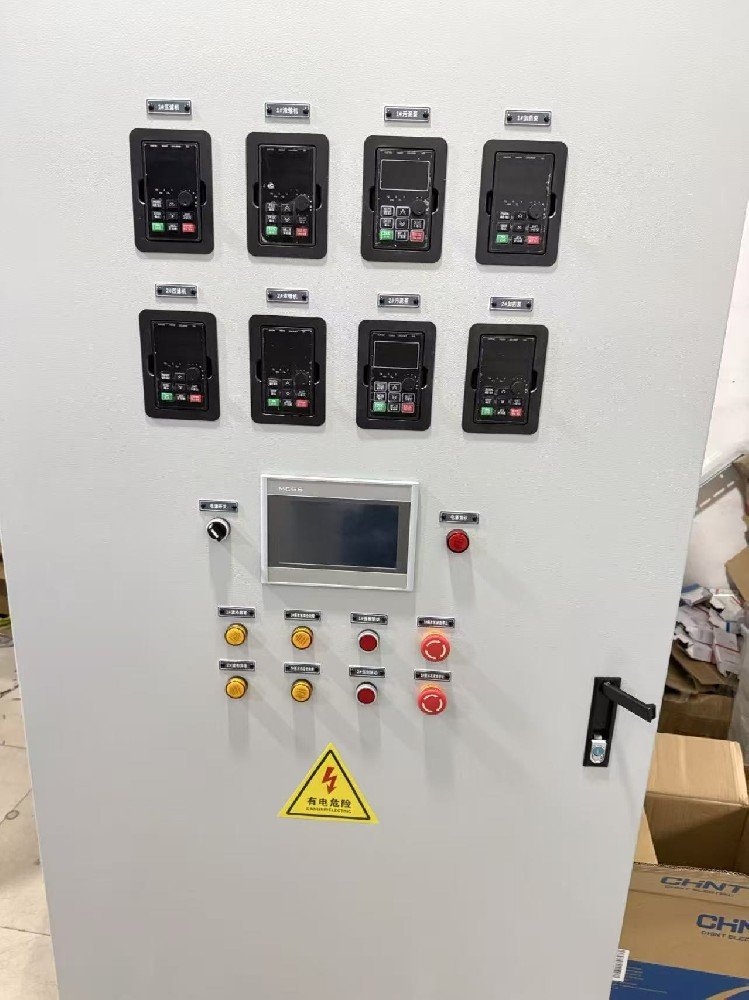 Dewatering main cabinet with two groups of drive operator panels